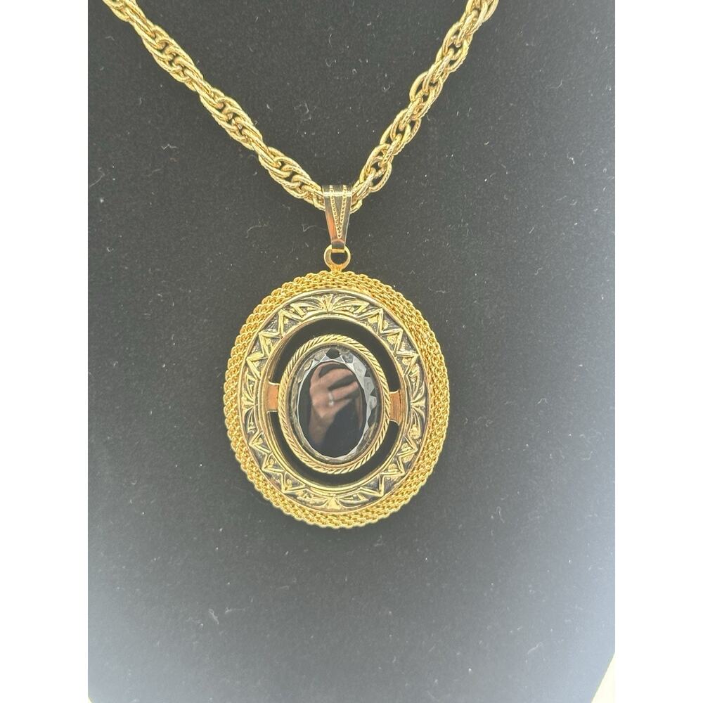 Oval Filigree Pendant Necklace Gold Tone Rope Chain Faux Black Onyx Vintage 70s